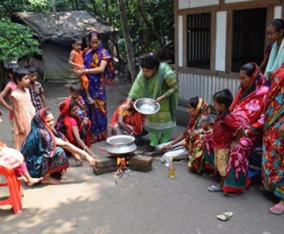 Lipi, the PD Hearth Facilitator teaching mothers to cook balanced diet in Bangladesh