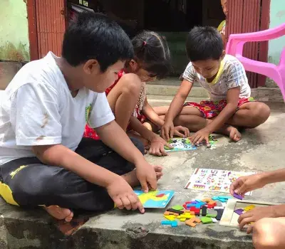 children reading books